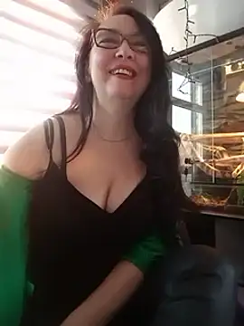 Snapshot of CamilleDesire chatting on March 5, 2025, 5:08 pm CamilleDesire online show from March 5, 2025, 5:08 pm