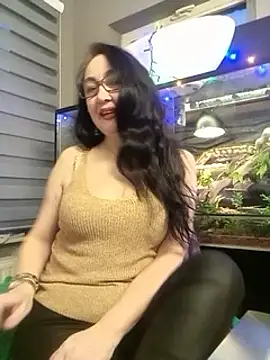Snapshot of CamilleDesire chatting on February 28, 2025, 5:48 pm CamilleDesire online show from February 28, 2025, 5:48 pm