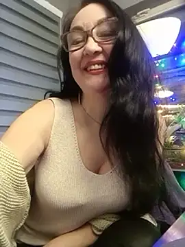 Snapshot of CamilleDesire chatting on January 2, 2025, 4:46 pm CamilleDesire online show from January 2, 2025, 4:46 pm