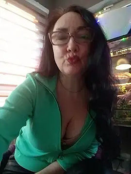 Snapshot of CamilleDesire chatting on February 16, 2025, 4:32 pm CamilleDesire online show from February 16, 2025, 4:32 pm