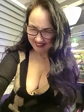 Snapshot of CamilleDesire chatting on January 5, 2025, 4:38 pm CamilleDesire online show from January 5, 2025, 4:38 pm