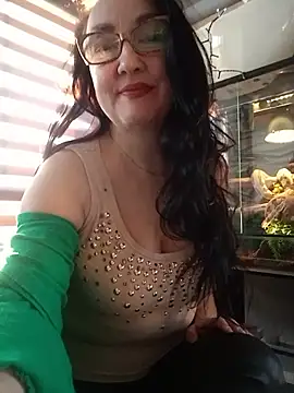 Snapshot of CamilleDesire chatting on March 6, 2025, 5:00 pm CamilleDesire online show from March 6, 2025, 5:00 pm