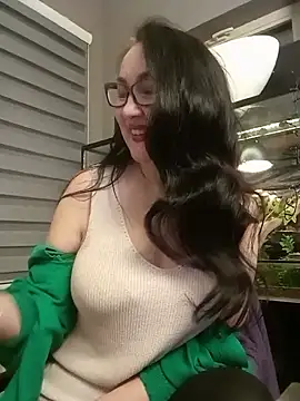 Snapshot of CamilleDesire chatting on February 15, 2025, 6:01 pm CamilleDesire online show from February 15, 2025, 6:01 pm