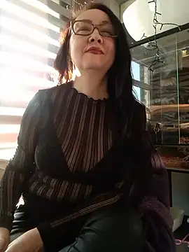 Snapshot of CamilleDesire chatting on March 18, 2025, 5:01 pm CamilleDesire online show from March 18, 2025, 5:01 pm