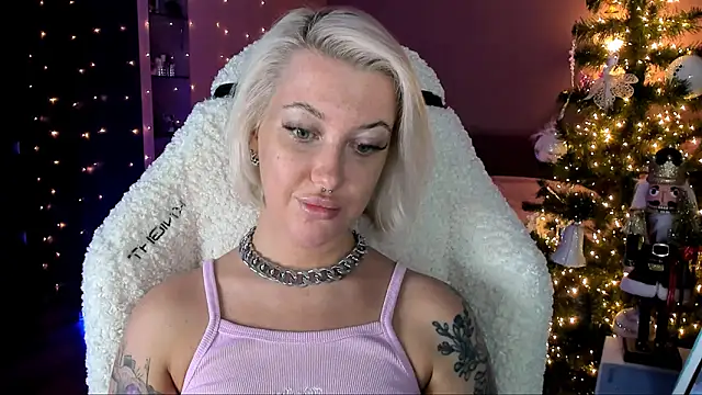 tykioty Miley online show from December 25, 2024, 3:38 pm