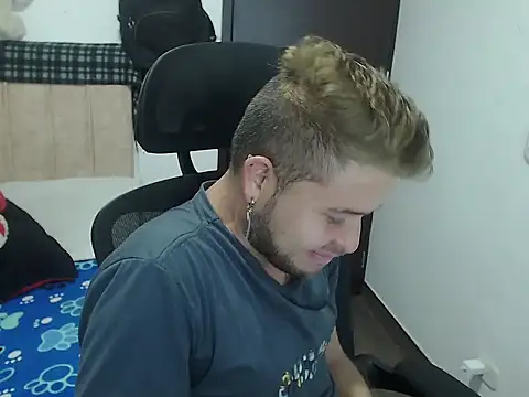 JOHANLEON1 online show from October 21, 2025, 5:34 pm