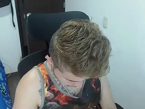 JOHANLEON1 online show from October 22, 2025, 12:37 pm