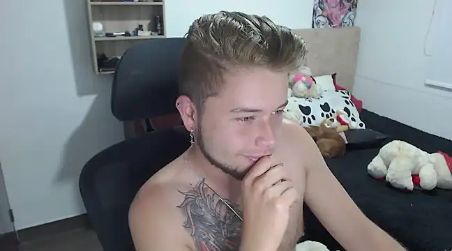 JOHANLEON1 online show from March 18, 2025, 12:30 am