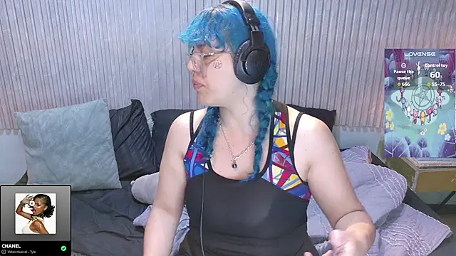 Eli666uwu online show from December 22, 2025, 10:48 am