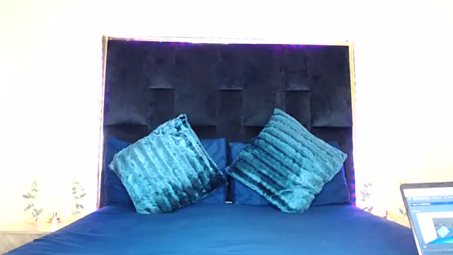 DarkButterfly99 online show from October 30, 2025, 3:53 pm