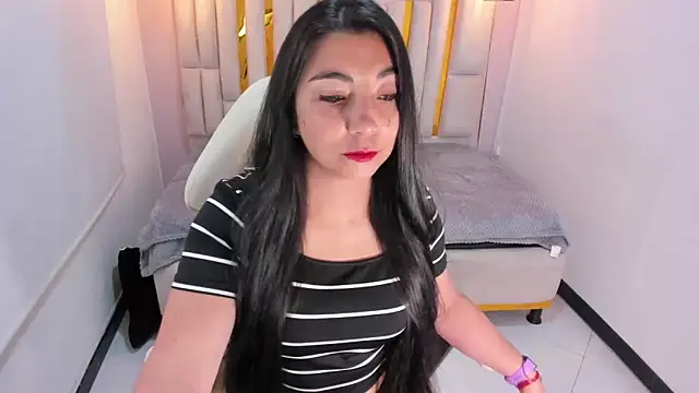 Karla hernandez  online show from March 12, 2025, 11:10 am