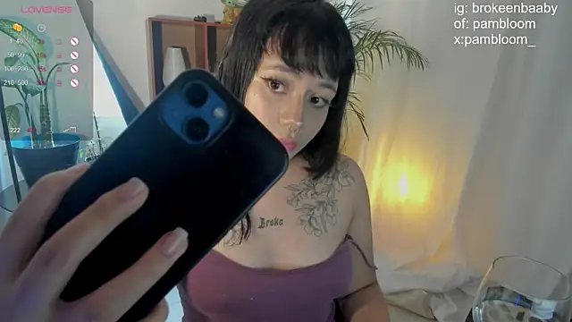 Snapshot of droolingdollfacee chatting on February 12, 2025, 7:02 pm droolingdollfacee online show from February 12, 2025, 7:02 pm
