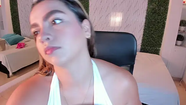 ambarcarterr online show from September 29, 2025, 3:50 pm