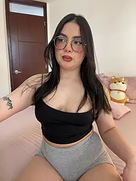 Snapshot of montmariana chatting on May 6, 2026, 5:28 pm montmariana online show from May 6, 2026, 5:28 pm