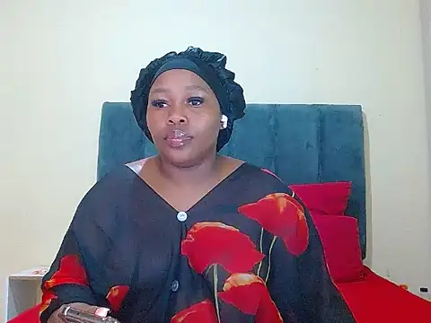 Snapshot of curvycloe1 chatting on June 2, 2026, 7:19 am curvycloe1 online show from June 2, 2026, 7:19 am
