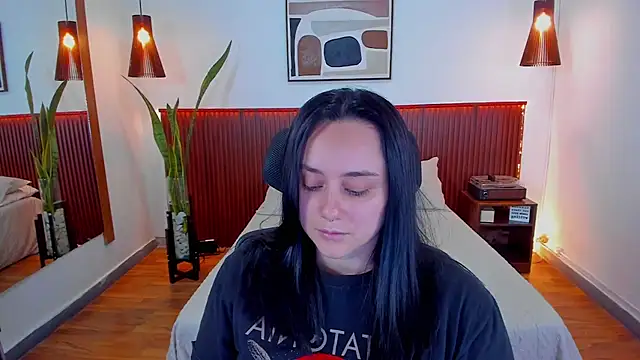 KatherineBond online show from September 10, 2025, 7:46 pm