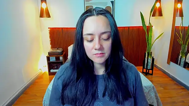 KatherineBond online show from November 18, 2025, 5:16 pm