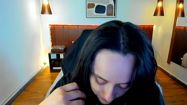 KatherineBond online show from October 10, 2025, 7:15 pm