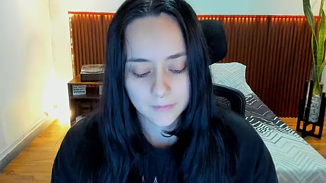 Snapshot of KatherineBond chatting on December 13, 2025, 8:04 pm KatherineBond online show from December 13, 2025, 8:04 pm