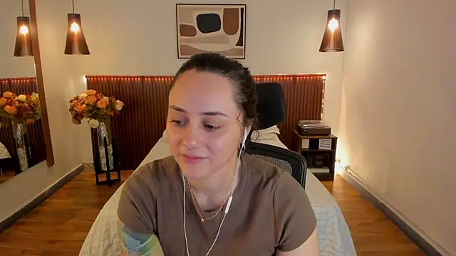 Snapshot of KatherineBond chatting on June 13, 2026, 5:11 pm KatherineBond online show from June 13, 2026, 5:11 pm