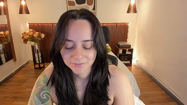 Snapshot of KatherineBond chatting on June 14, 2026, 3:57 pm KatherineBond online show from June 14, 2026, 3:57 pm