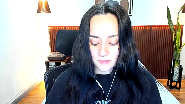 KatherineBond online show from December 5, 2025, 7:12 pm