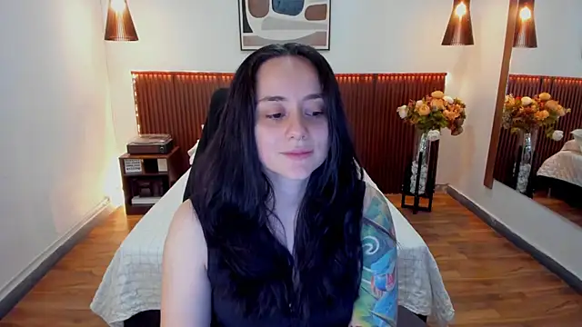 Snapshot of KatherineBond chatting on June 2, 2026, 7:25 pm KatherineBond online show from June 2, 2026, 7:25 pm