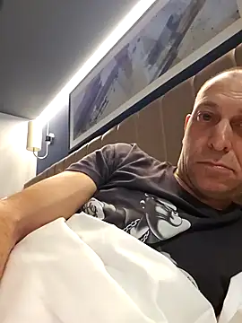 Snapshot of meateater1 chatting on December 8, 2024, 11:29 pm meateater1 online show from December 8, 2024, 11:29 pm