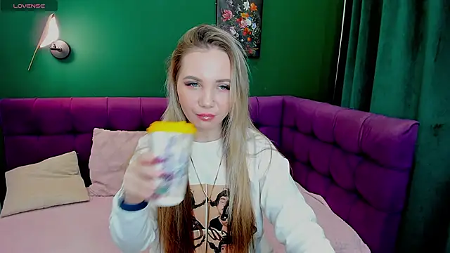 Snapshot of EvaMoran chatting on November 6, 2025, 1:31 am EvaMoran online show from November 6, 2025, 1:31 am