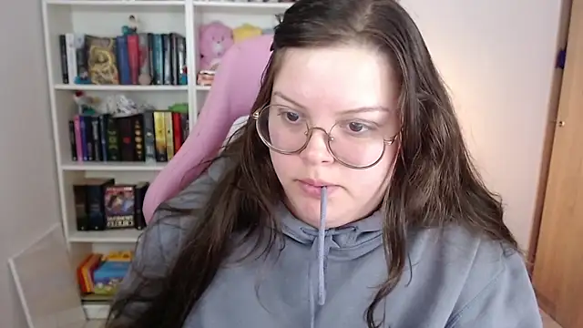 Gabiwaifu online show from April 12, 2026, 6:33 pm