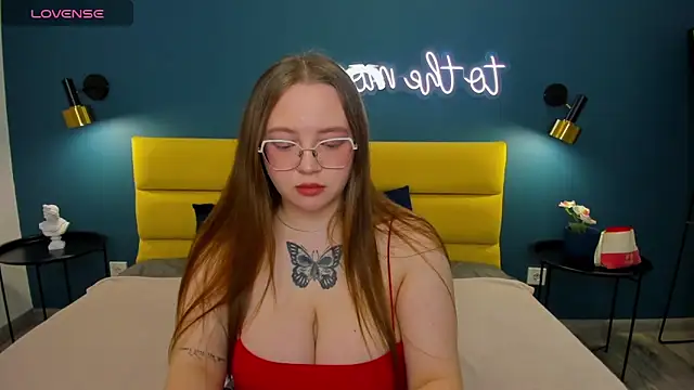 Snapshot of Emma_adorablle chatting on November 28, 2025, 8:47 am Emma adorablle online show from November 28, 2025, 8:47 am