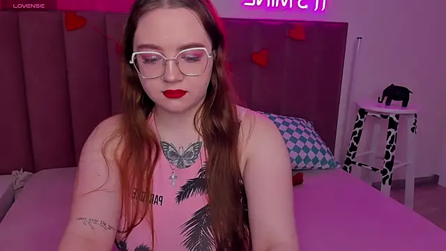 Snapshot of Emma_adorablle chatting on February 15, 2025, 1:31 am Emma adorablle online show from February 15, 2025, 1:31 am