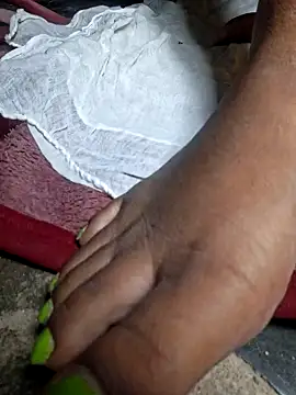 Snapshot of Priya_Bong chatting on October 6, 2025, 6:52 pm Priya Bong online show from October 6, 2025, 6:52 pm