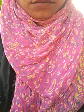 Snapshot of Priya_Bong chatting on November 24, 2025, 3:06 am Priya Bong online show from November 24, 2025, 3:06 am