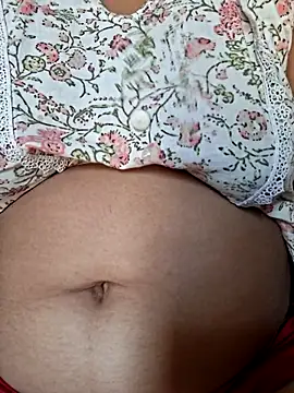 Snapshot of Priya_Bong chatting on July 5, 2026, 4:30 am Priya Bong online show from July 5, 2026, 4:30 am