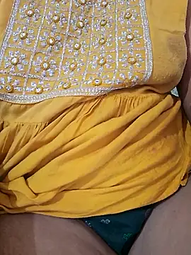 Snapshot of Priya_Bong chatting on June 15, 2026, 2:12 am Priya Bong online show from June 15, 2026, 2:12 am