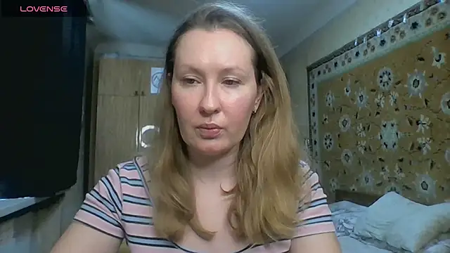 Snapshot of AnnaXLovers chatting on April 15, 2026, 10:21 am AnnaXLovers online show from April 15, 2026, 10:21 am