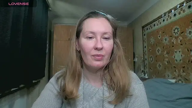 Snapshot of AnnaXLovers chatting on December 16, 2025, 11:47 am AnnaXLovers online show from December 16, 2025, 11:47 am