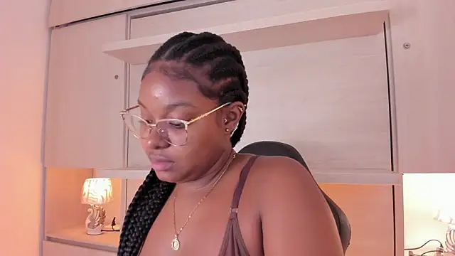 tamaraa smiith online show from October 16, 2025, 7:55 pm