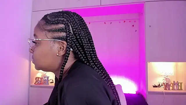 tamaraa smiith online show from December 20, 2025, 7:50 pm