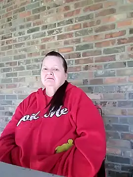 Snapshot of Bayou_Woman68 chatting on November 4, 2025, 4:11 pm Bayou Woman68 online show from November 4, 2025, 4:11 pm