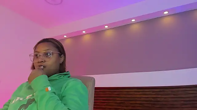 Adelehottman online show from March 25, 2026, 12:04 pm