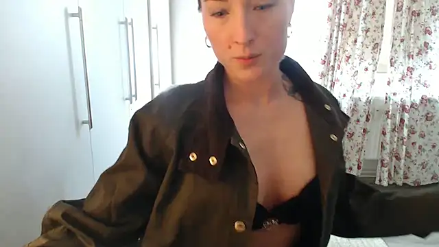 Snapshot of Davinja chatting on March 3, 2026, 10:11 am Davinja online show from March 3, 2026, 10:11 am