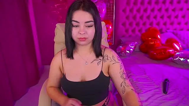 SusieWood online show from February 10, 2026, 9:14 pm