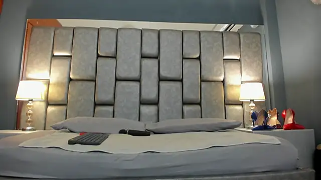 BrendaAdams  online show from October 18, 2025, 11:01 am