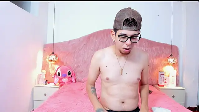 Derek and Skarlet online show from November 15, 2025, 2:32 pm