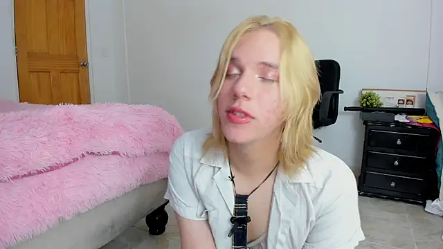 Snapshot of _Little_angel69 chatting on January 21, 2025, 2:26 pm  Little angel69 online show from January 21, 2025, 2:26 pm