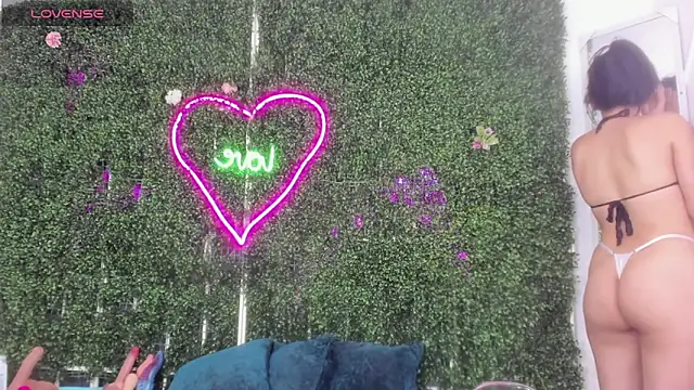 Snapshot of emy_0 chatting on February 9, 2026, 7:45 pm emy 0 online show from February 9, 2026, 7:45 pm