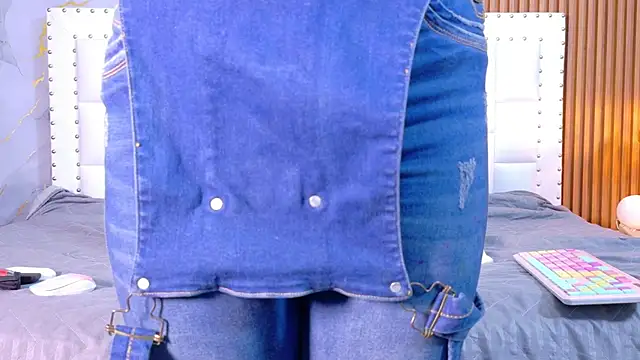 indianschoolgirl online show from November 18, 2025, 7:39 pm