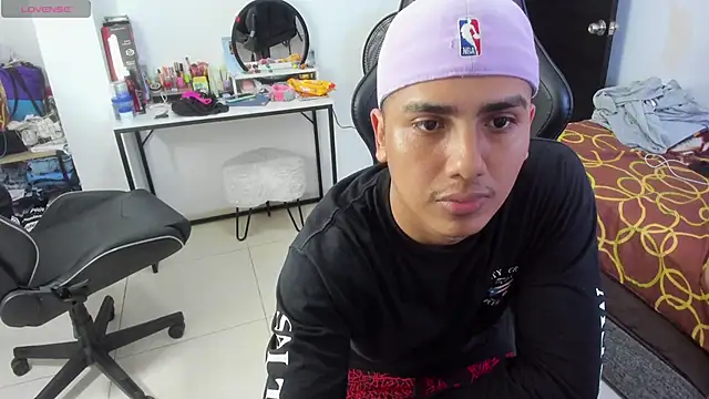 Max kony online show from March 22, 2025, 4:24 am